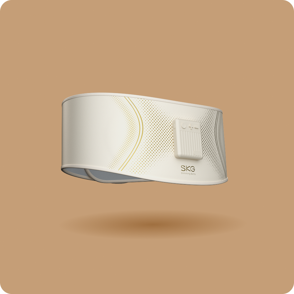 Pas treningowy SKG GS300 w kolorze beżowym, z panelem sterowania na boku i złotym, perforowanym wzorem