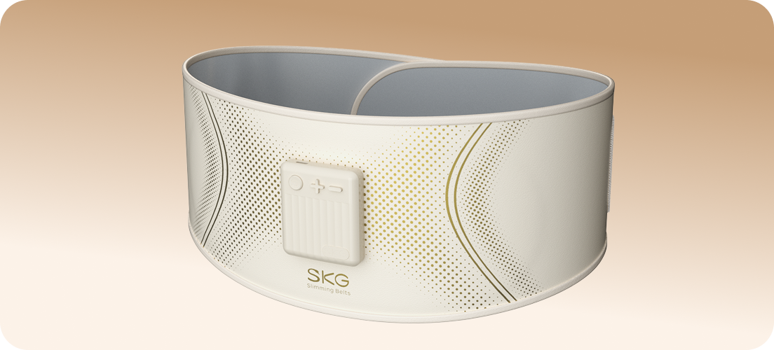 Pas treningowy SKG GS300 w kolorze beżowym, z panelem sterowania na boku i złotym, perforowanym wzorem na zewnątrz