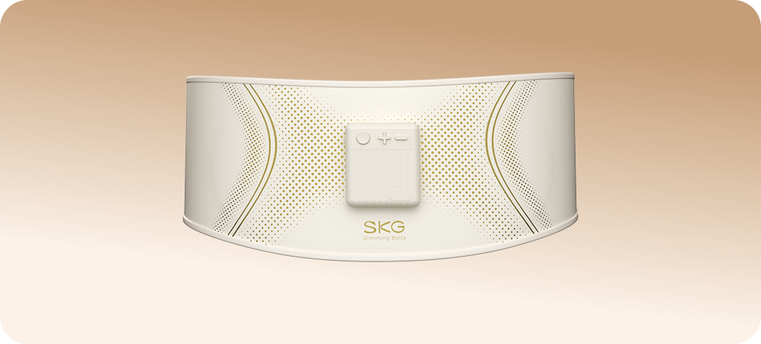 Pas treningowy SKG GS300 w kolorze beżowym, z panelem sterowania i wzorem w złote kropki na środku