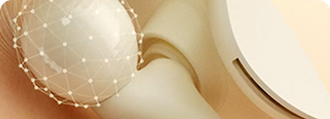 Zbliżenie na kuliste głowice masażera karku SKG HS500-2, z wizualizacją punktów masujących na powierzchni