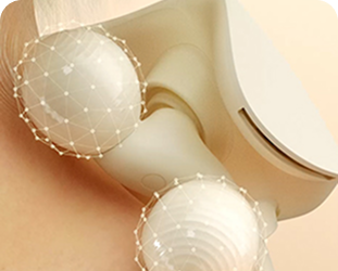 Zbliżenie na kuliste głowice masażera karku SKG HS500-2, z wizualizacją punktów masujących na powierzchni