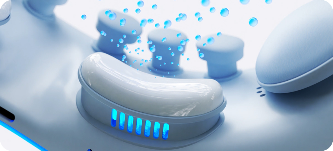 Zbliżenie na wewnętrzną część masażera oczu SKG. Widoczne są niebieskie głowice i bąbelki.