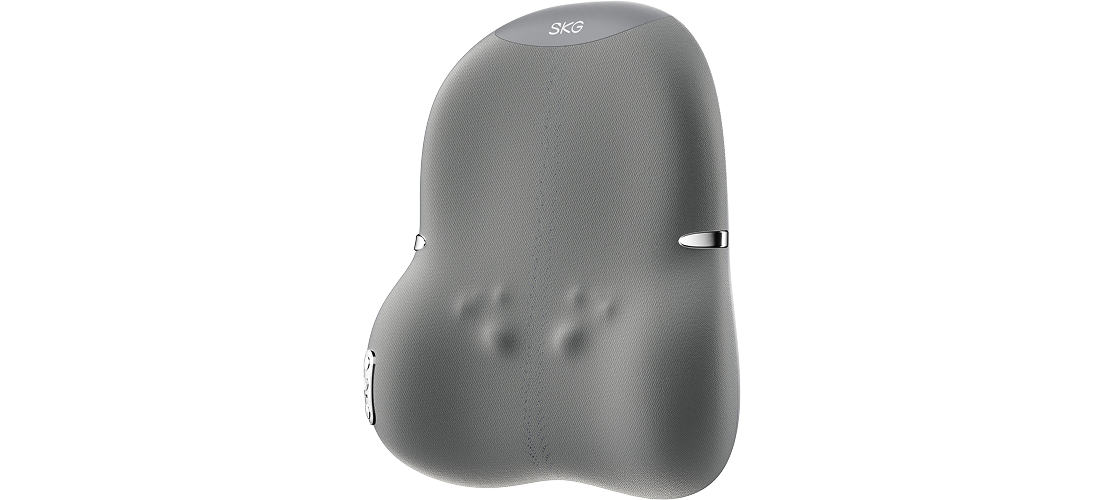 Masażer pleców SKG TS700 w kolorze szarym, z widocznymi wypukłościami symulującymi masaż.