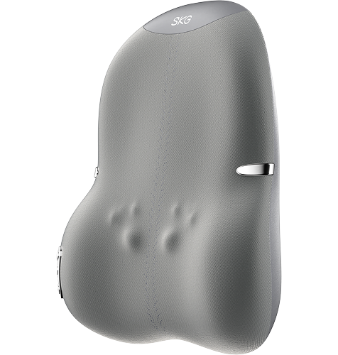 Szary masażer pleców SKG TS700 z widocznymi wypukłościami masującymi ukazany lekko od boku