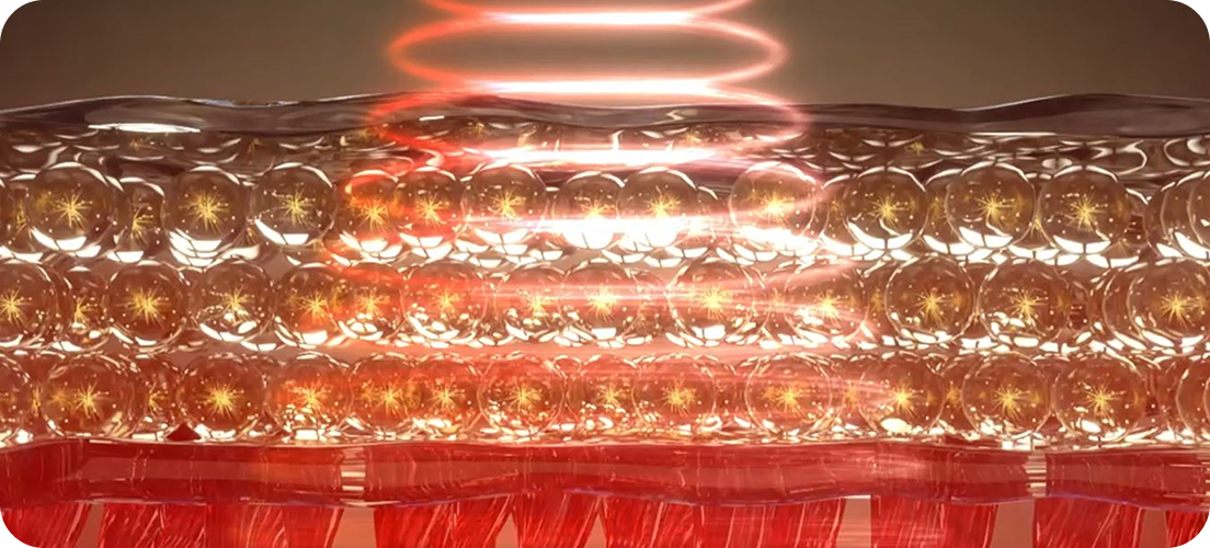 Schemat warstw skóry z promieniami światła i ciepłem przenikającymi przez komórki, docierającymi do mięśni