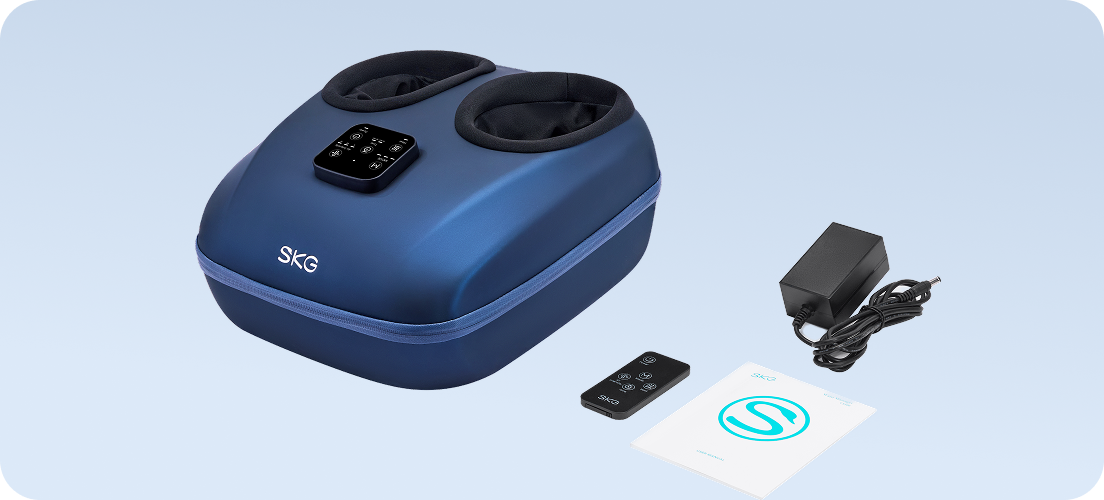 Masażer stóp SKG YS100 w kolorze granatowym, z pilotem, zasilaczem i instrukcją obsługi